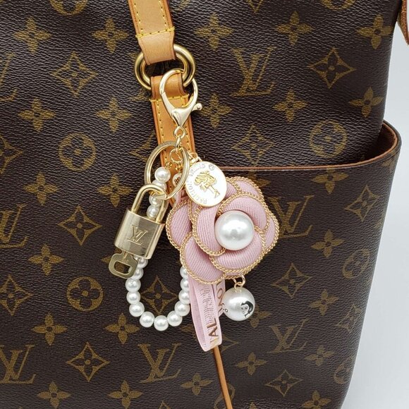 Authentic Louis Vuitton Lock & Key with unbranded Bagcharm, Keycharm, Keychain - Picture 1 of 8